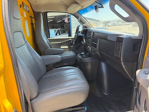 Used 2018 GMC Savana 3500 w/ Driver Convenience Package RWD image 20