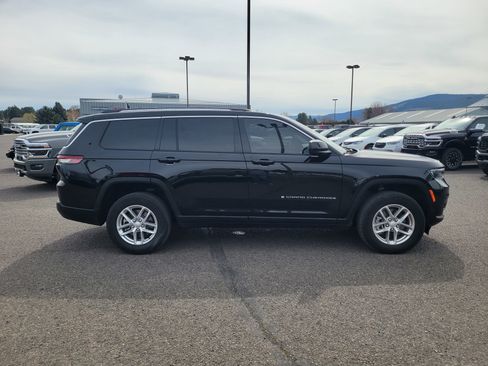 Used 2022 Jeep Grand Cherokee L Laredo w/ Luxury Tech Group I image 2
