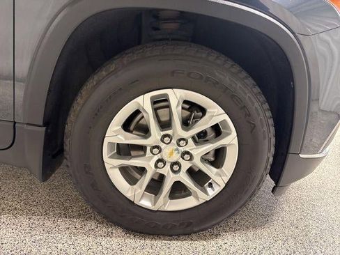 Used 2021 Chevrolet Traverse LT image 18