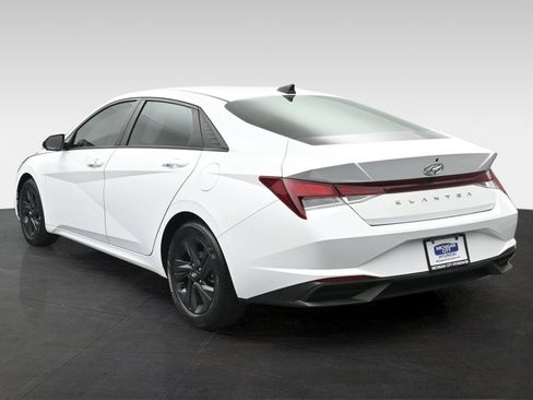 Certified 2021 Hyundai Elantra SEL FWD image 2