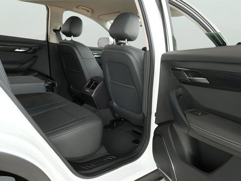 New 2025 VinFast VF 8 Eco AWD/4WD image 21