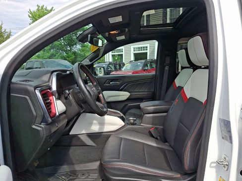 Used 2024 GMC Canyon AT4X AWD/4WD image 14
