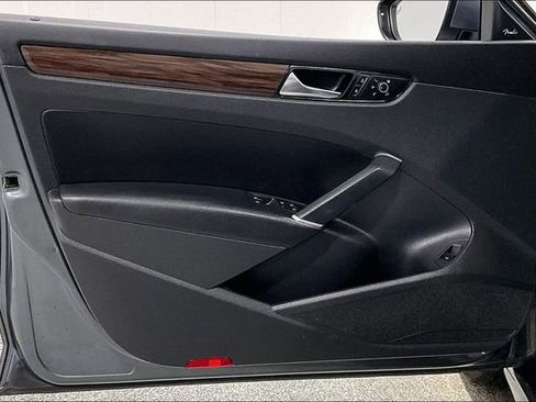 Used 2020 Volkswagen Passat 2.0T SEL image 21