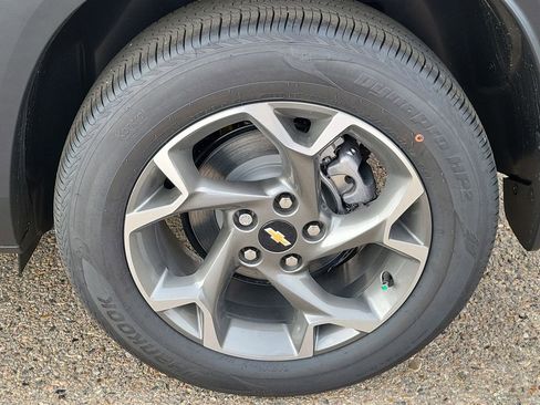 Used 2026 Chevrolet Trax LT w/ LT Convenience Package image 32