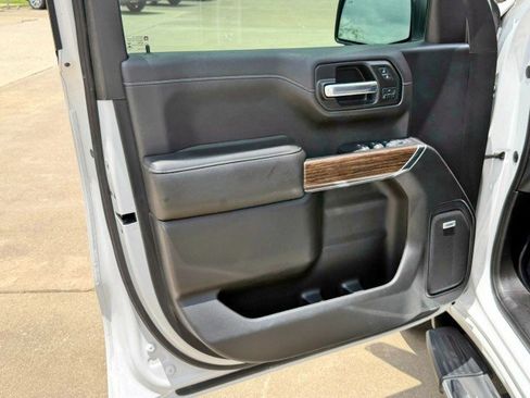 Used 2019 Chevrolet Silverado 1500 High Country w/ Technology Package AWD/4WD image 18