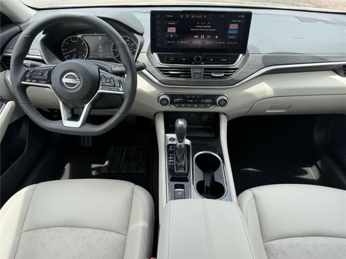 Used 2023 Nissan Altima 2.5 SL AWD/4WD image 2