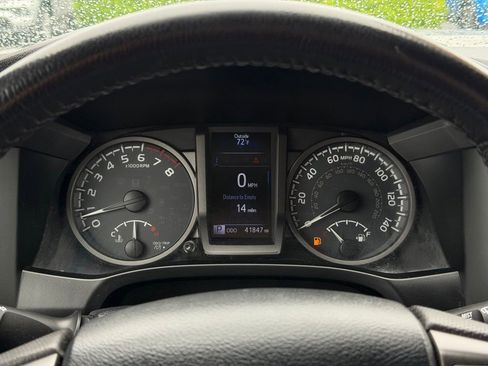 Used 2017 Toyota Tacoma TRD Off-Road w/ Tow Package (A/T) AWD/4WD image 9
