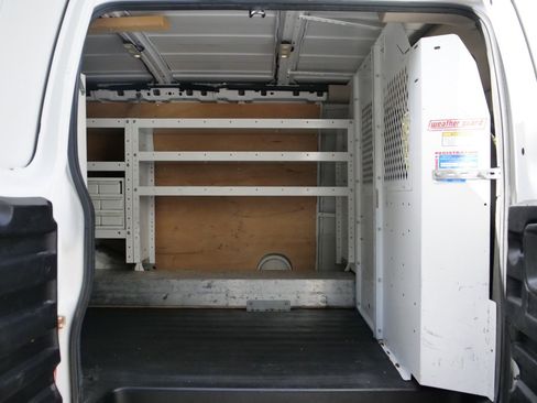 Used 2018 GMC Savana 3500 w/ Driver Convenience Package image 30