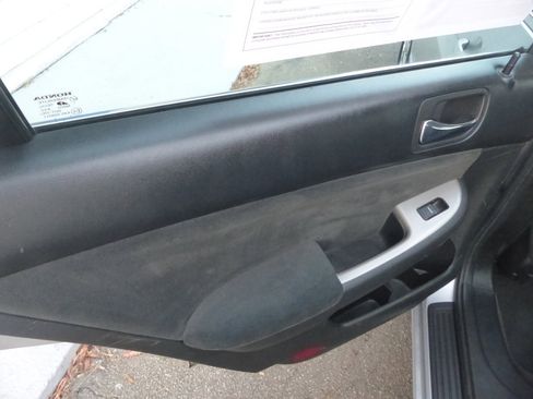 Used 2005 Honda Accord EX image 12