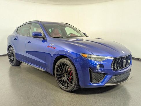 Used 2023 Maserati Levante Trofeo image 2