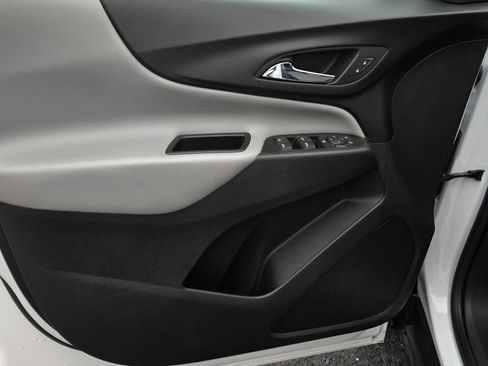 Used 2022 Chevrolet Equinox LS image 9