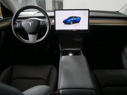 Used 2024 Tesla Model Y Long Range AWD/4WD image 17