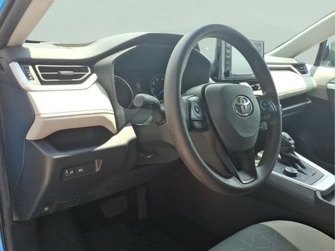 Used 2021 Toyota RAV4 XLE AWD/4WD image 13