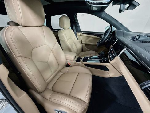 Certified 2026 Porsche Macan AWD/4WD image 29