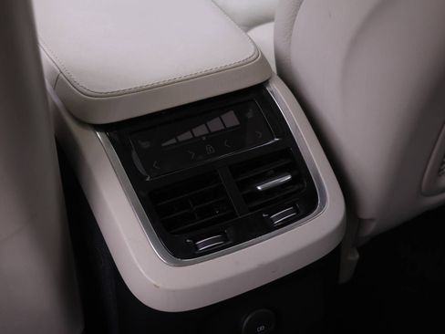 Certified 2025 Volvo XC90 T8 Plus w/ Protection Package Premier AWD/4WD image 15