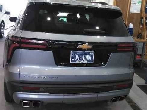 Used 2025 Chevrolet Traverse LT AWD/4WD image 5