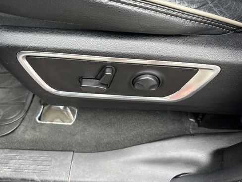 Used 2024 RAM 1500 Laramie image 12