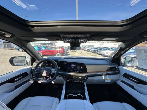 New 2026 Chevrolet Suburban Premier image 23