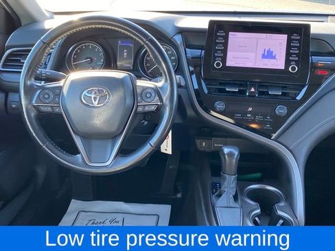 Used 2022 Toyota Camry SE image 6