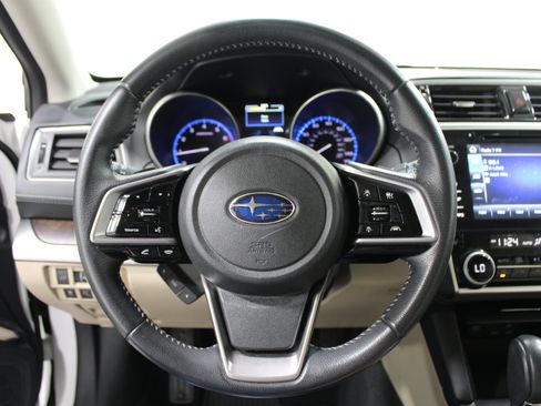 Used 2018 Subaru Outback 2.5i Limited AWD/4WD image 9