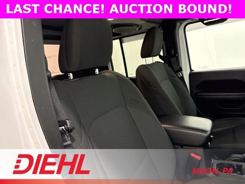 Certified 2021 Jeep Gladiator Willys image 11