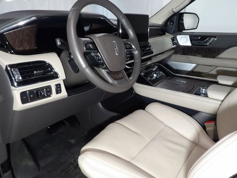 Used 2022 Lincoln Navigator Reserve AWD/4WD image 17