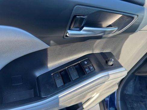 Used 2021 Toyota Highlander XLE image 16