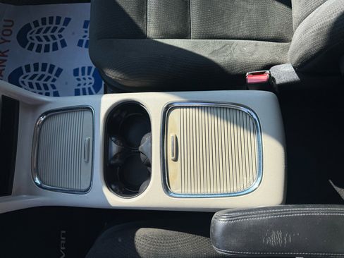 Used 2016 Dodge Grand Caravan SXT image 35