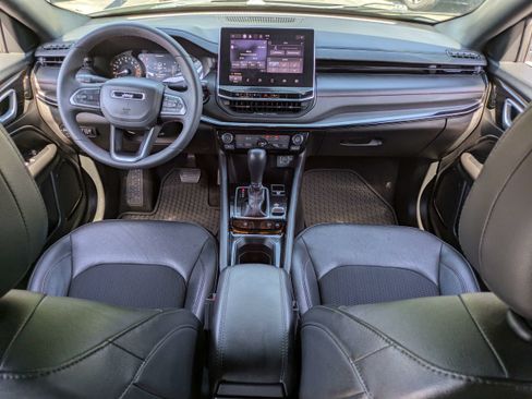 Used 2023 Jeep Compass Trailhawk AWD/4WD image 15
