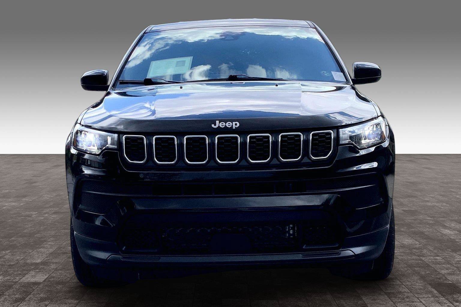 Used 2025 Jeep Compass Sport AWD/4WD image 2