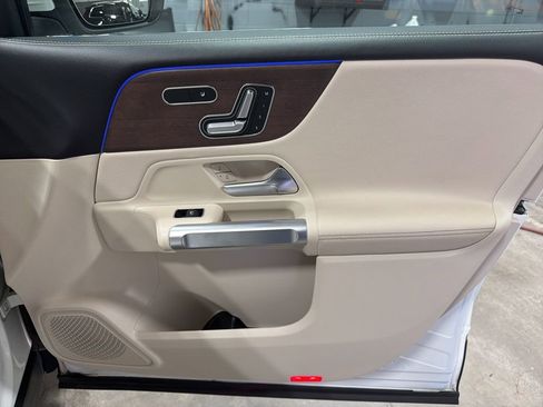 Used 2023 Mercedes-Benz GLB 250 4MATIC image 23