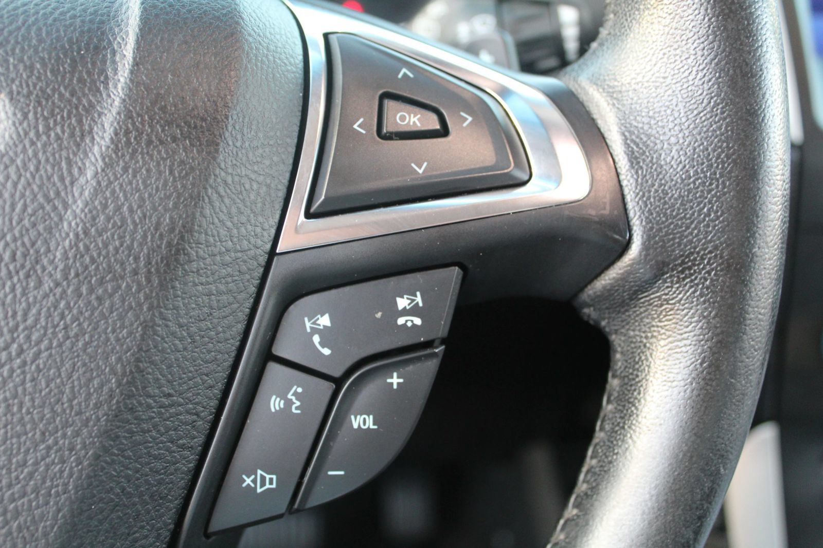 Used 2020 Ford Edge SEL AWD/4WD image 17