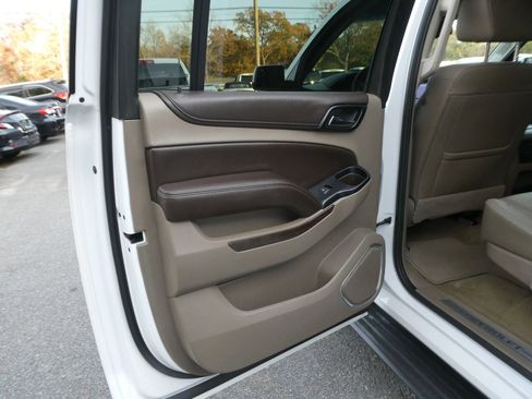 Used 2018 Chevrolet Suburban LT image 30