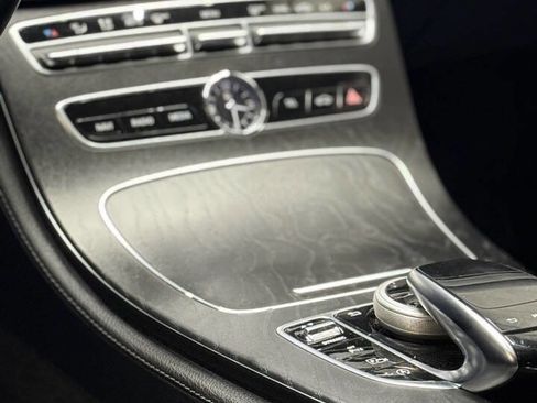 Used 2018 Mercedes-Benz E 300 image 22