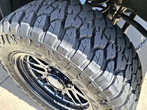 Used 2020 RAM 2500 Tradesman w/ Chrome Appearance Group AWD/4WD image 18