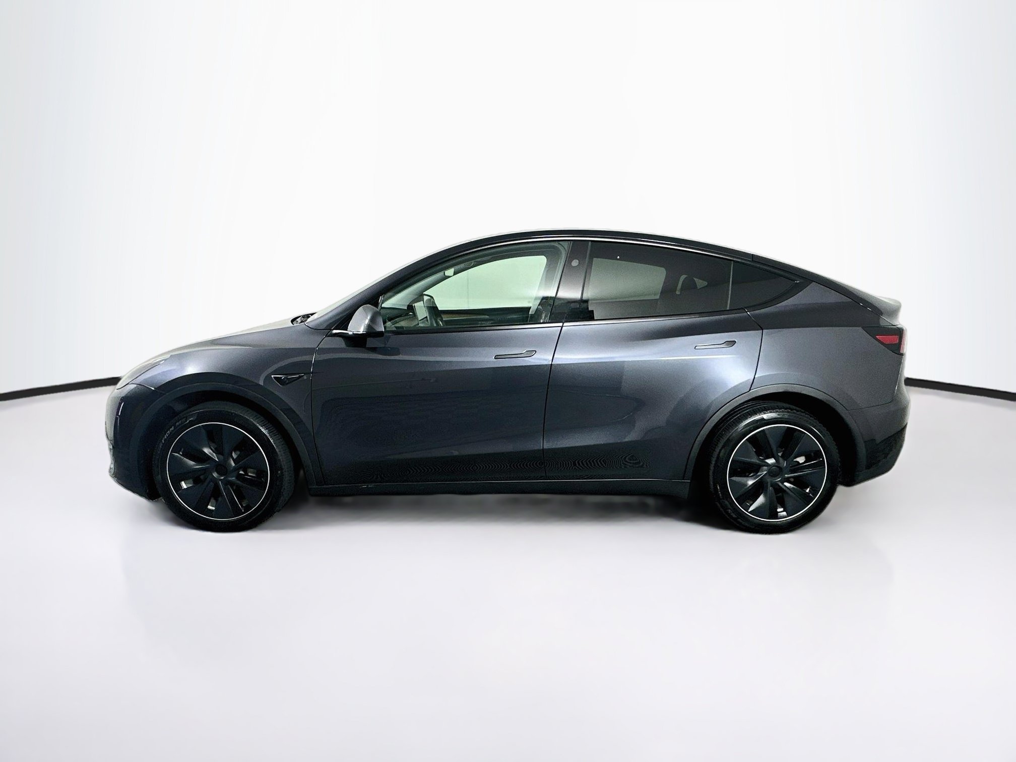 Used 2024 Tesla Model Y Long Range AWD/4WD image 4