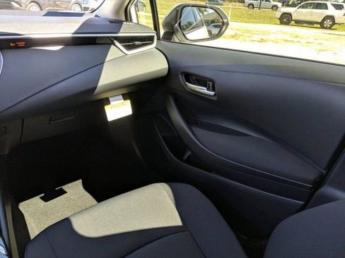 Used 2020 Toyota Corolla LE image 16