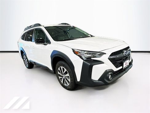 Used 2025 Subaru Outback Premium image 3