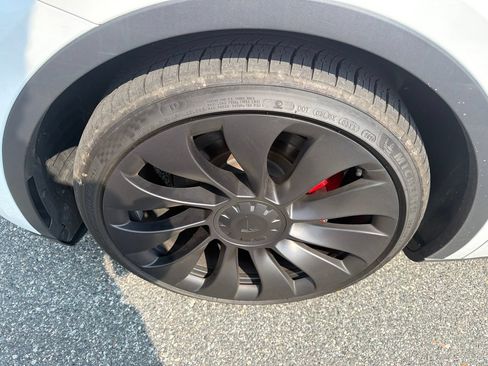 Used 2023 Tesla Model Y Performance AWD/4WD image 10