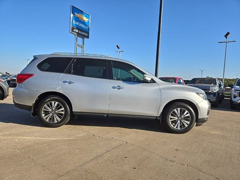 Used 2019 Nissan Pathfinder S image 6