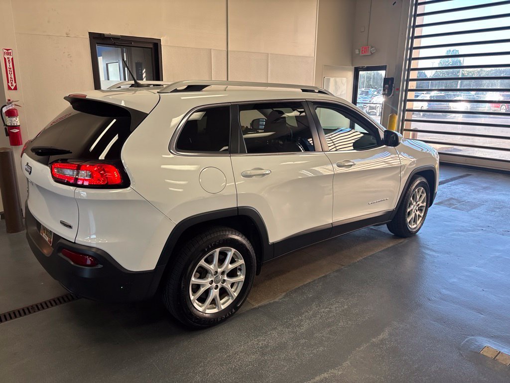 Used 2015 Jeep Cherokee Latitude w/ Cold Weather Group AWD/4WD image 8