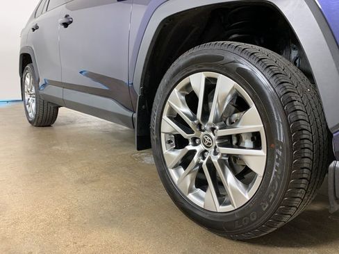 Used 2021 Toyota RAV4 XLE Premium AWD/4WD image 6