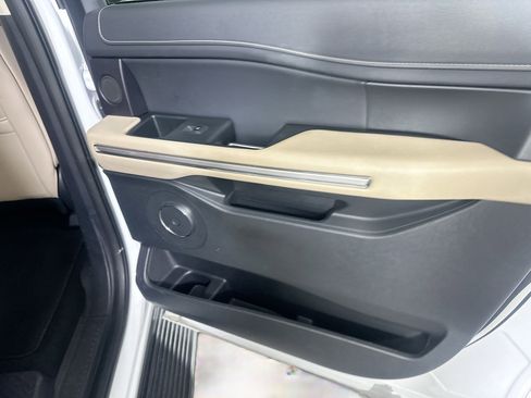 Used 2024 Ford Expedition Max Limited image 31