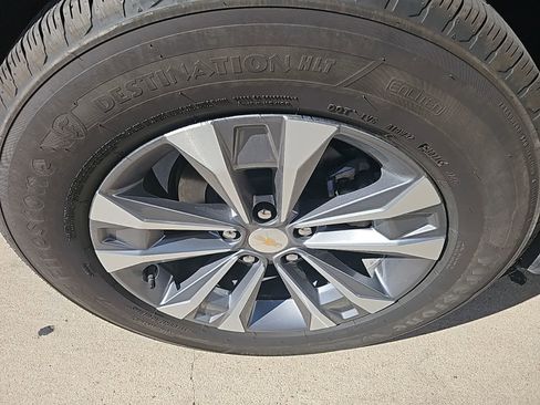 Used 2025 Chevrolet Equinox LT w/ Safety and Technology Package image 9