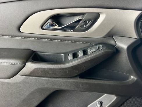 Used 2023 Chevrolet Traverse LT FWD image 11