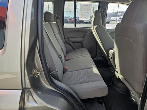 Used 2007 Jeep Liberty Sport image 12