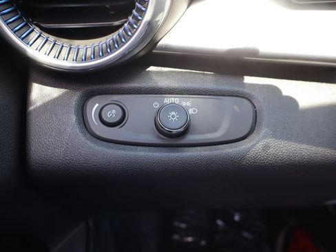New 2026 Chevrolet Trax LT w/ LT Convenience Package FWD image 16