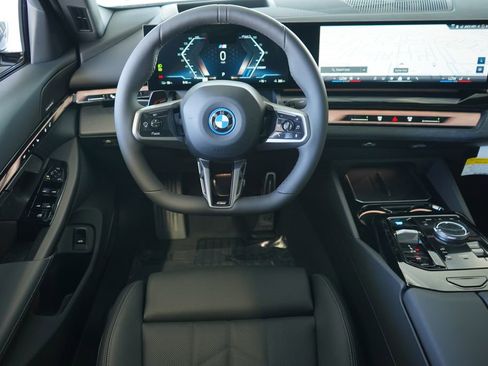 Used 2026 BMW i5 eDrive40 w/ M Sport Package image 16