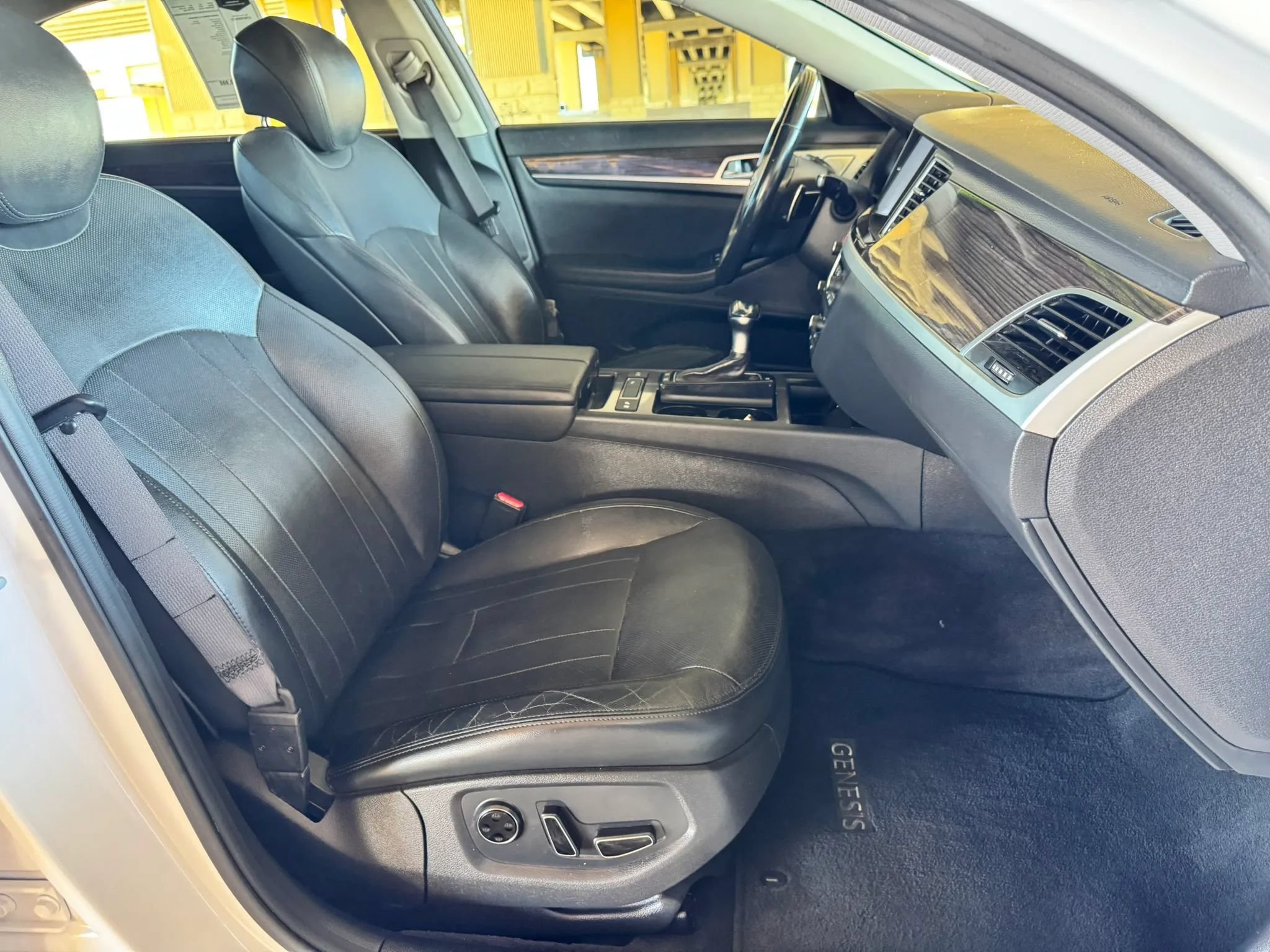 Used 2018 Genesis G80 3.8 w/ Option Group 02 RWD image 28