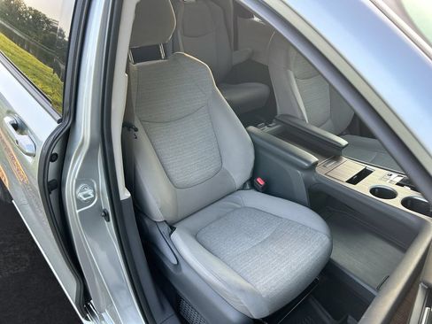 Used 2021 Toyota Sienna LE FWD image 32